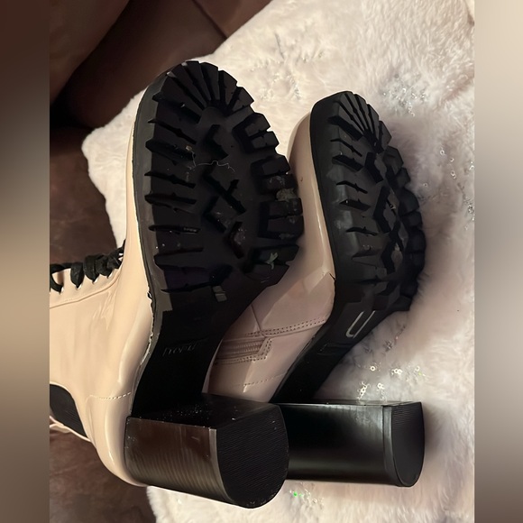 Boots - Picture 3 of 4